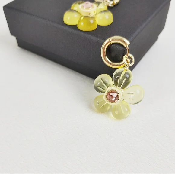 Nakamol Yellow Gummy Flower Earrings Gold Hardware Crystal Gem Stud Large New - Picture 5 of 9